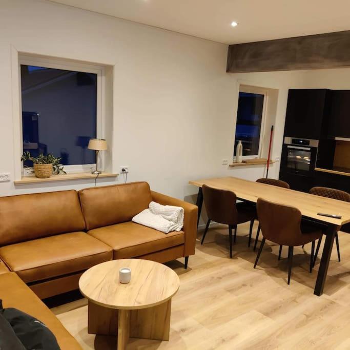 New Flat With Hot Tub - No1 Daire Oyndarfjordur Dış mekan fotoğraf